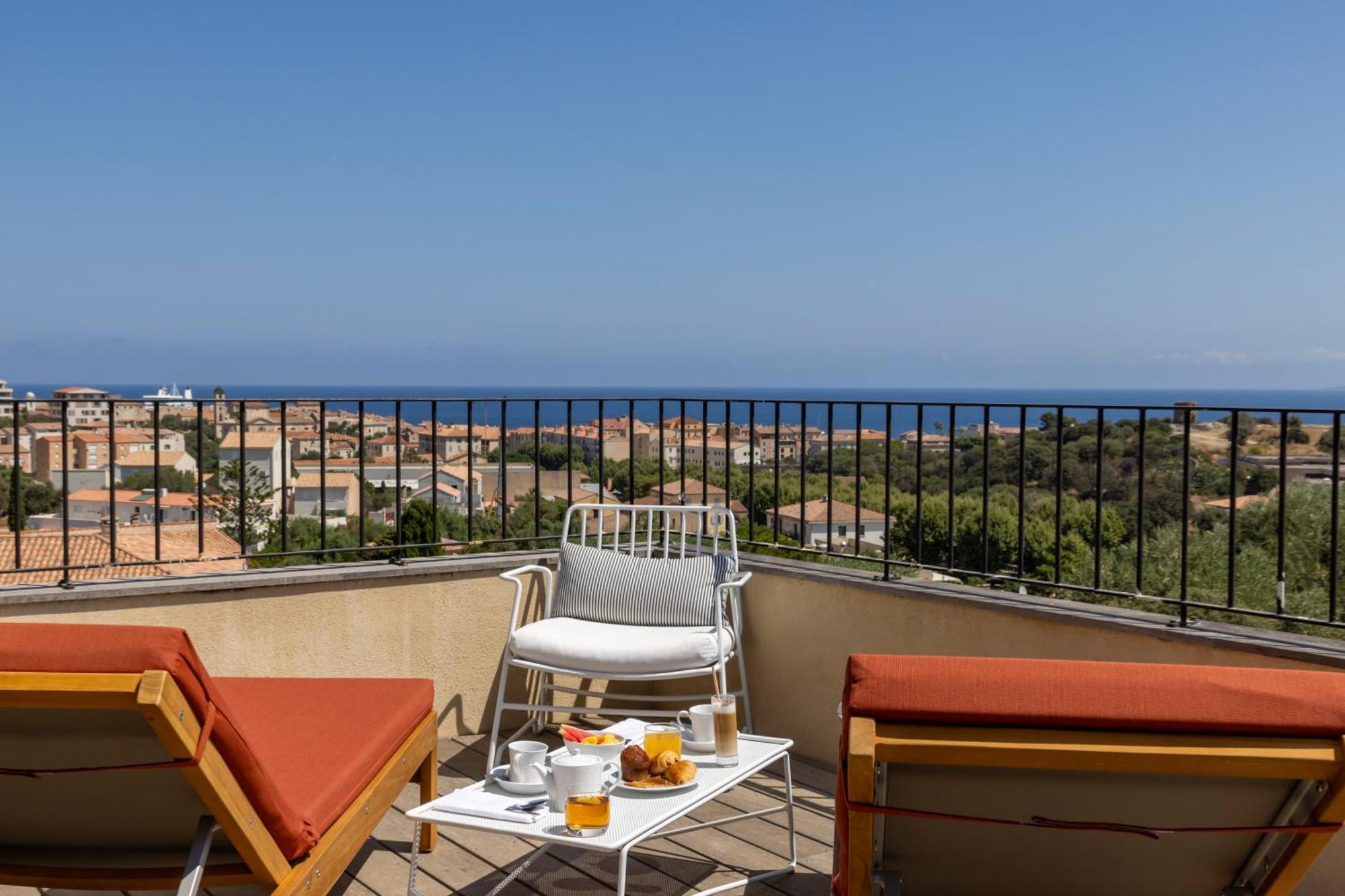 Hotel Restaurant Villa Josephine LʼÎle-Rousse 外观 照片