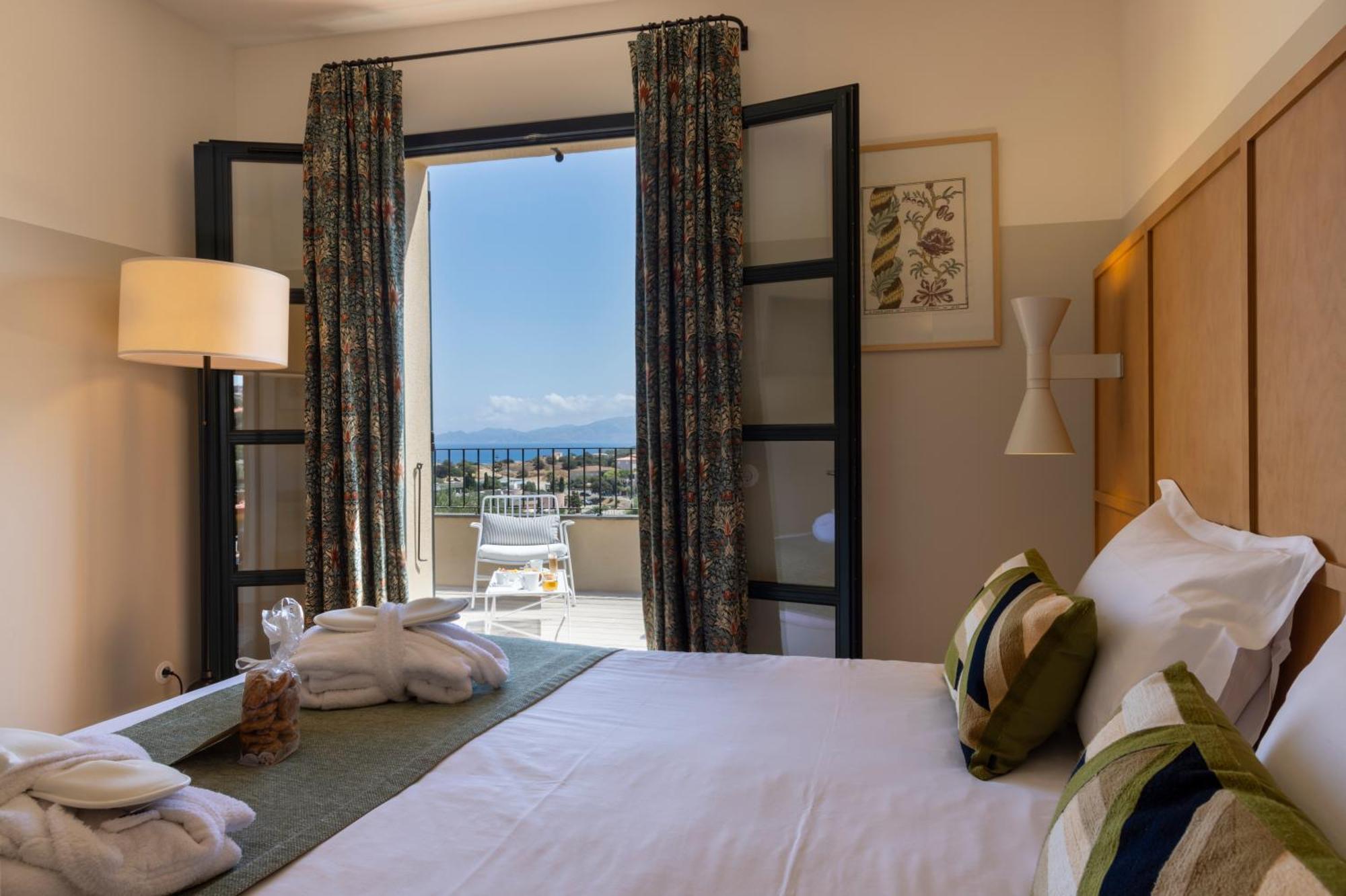 Hotel Restaurant Villa Josephine LʼÎle-Rousse 外观 照片